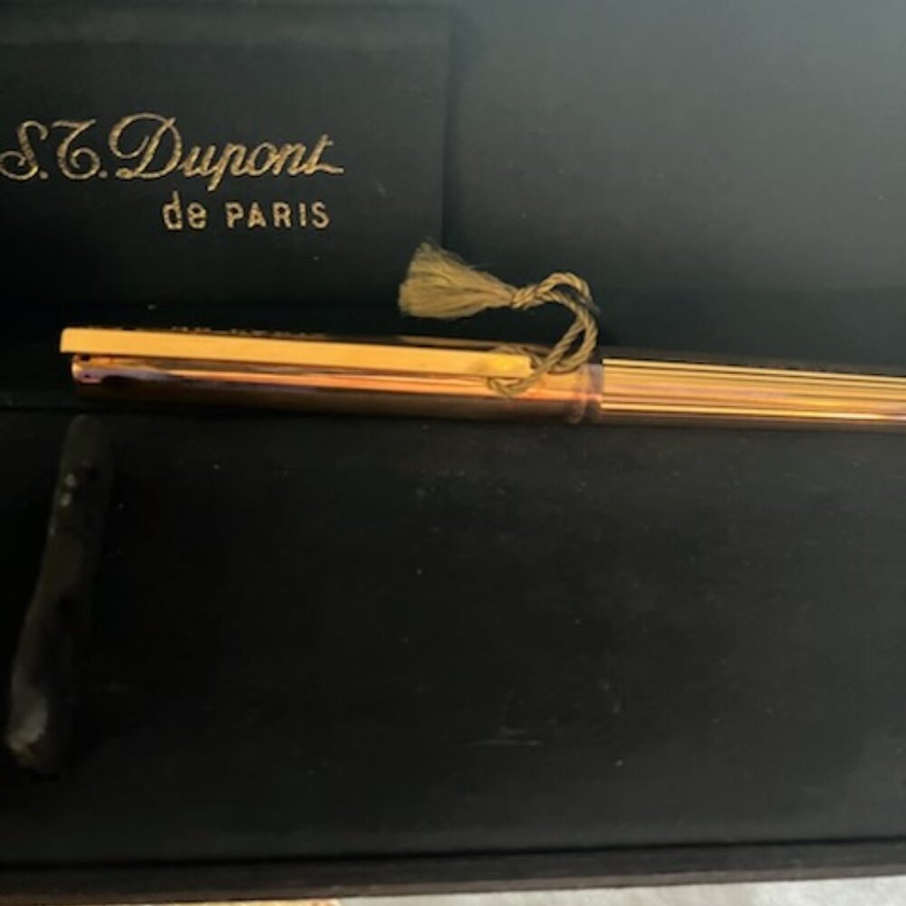 ST Dupont Classique Ballpoint Pen, Gold Plated, Black Lacquer Clip